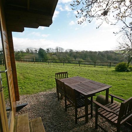 Yealm Cabin Self Catering Log Cabin In Devon With Hot Tub Plymouth Exterior foto
