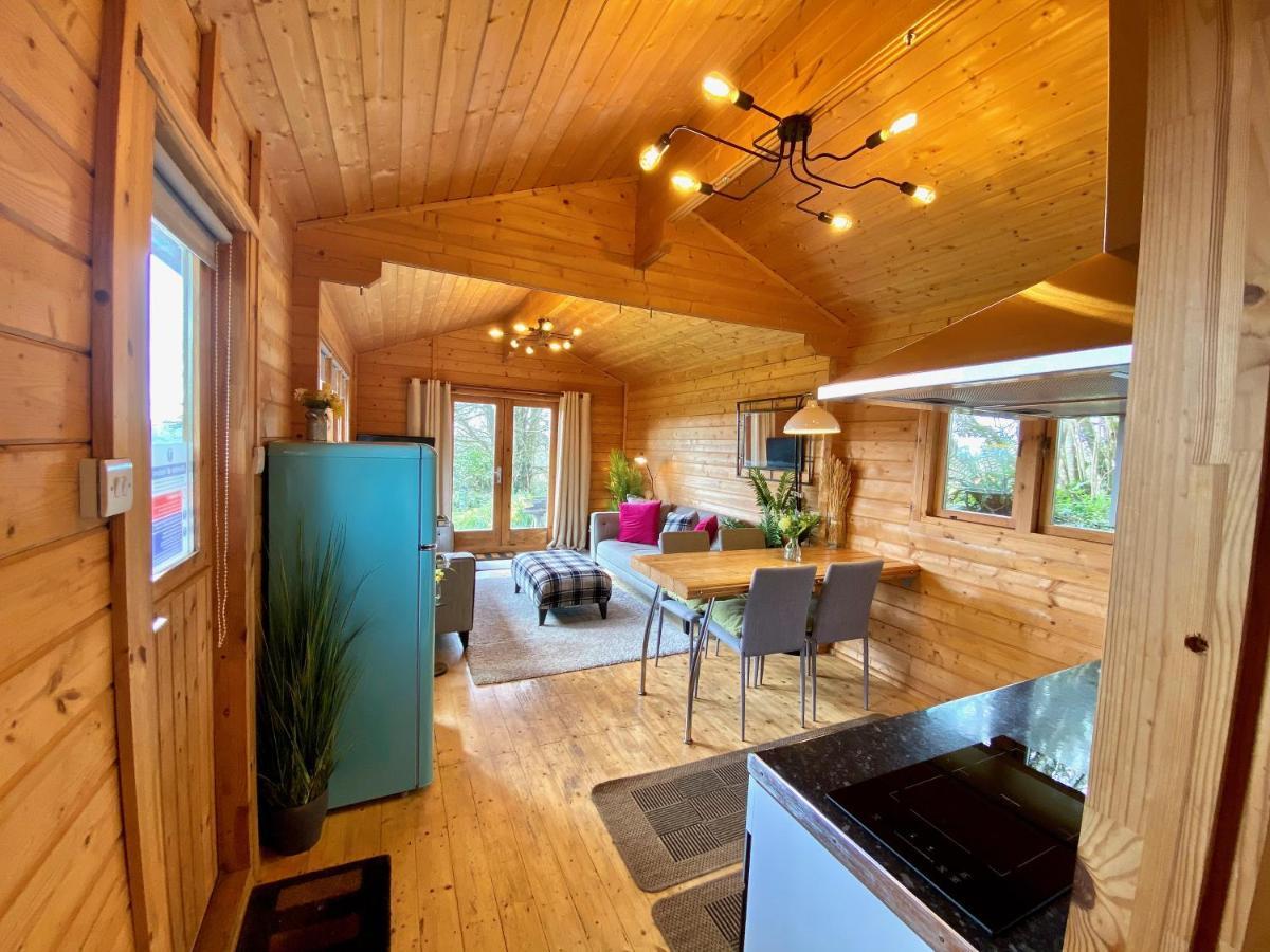 Yealm Cabin Self Catering Log Cabin In Devon With Hot Tub Plymouth Exterior foto