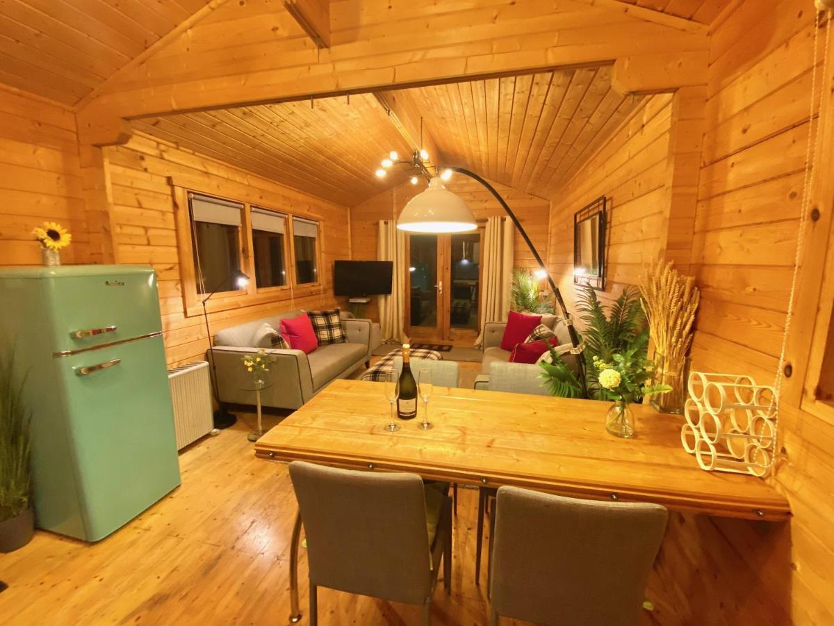 Yealm Cabin Self Catering Log Cabin In Devon With Hot Tub Plymouth Exterior foto