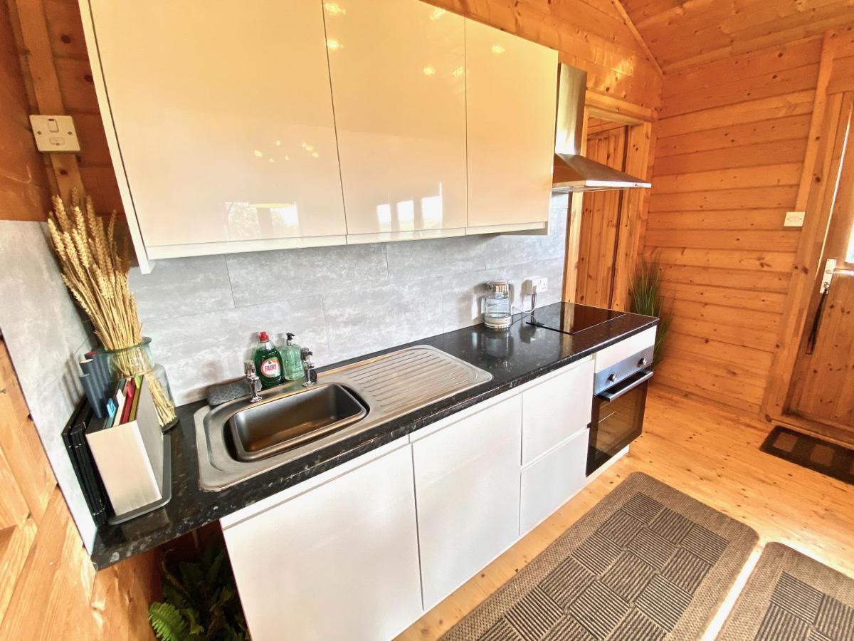 Yealm Cabin Self Catering Log Cabin In Devon With Hot Tub Plymouth Exterior foto