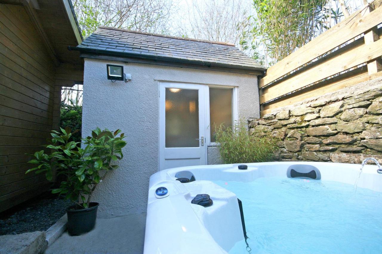 Yealm Cabin Self Catering Log Cabin In Devon With Hot Tub Plymouth Exterior foto