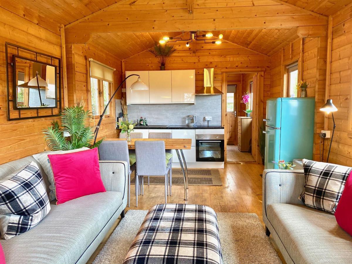Yealm Cabin Self Catering Log Cabin In Devon With Hot Tub Plymouth Exterior foto